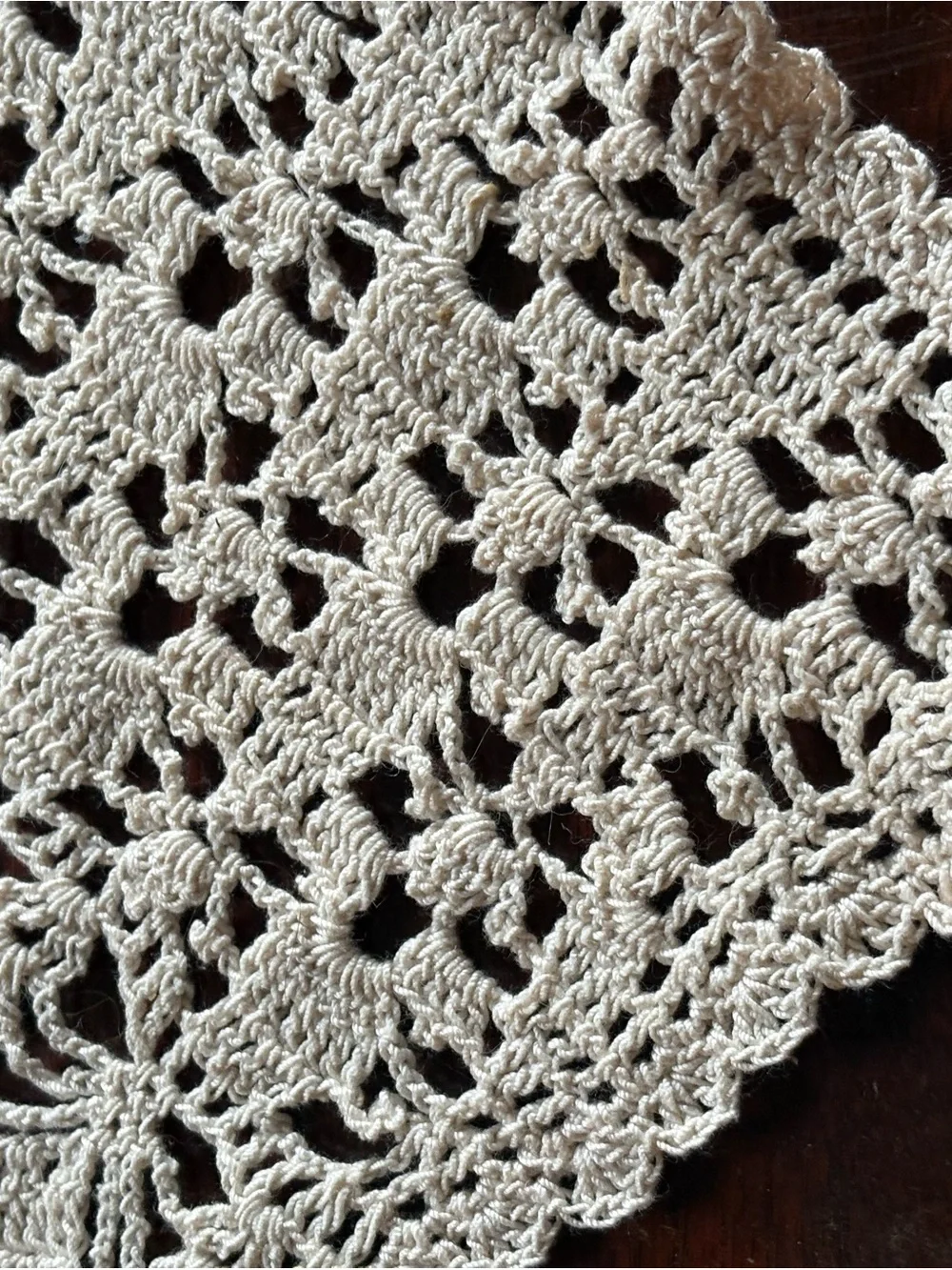 VTG handmade crochet lace table runner features a intricate squared pattern